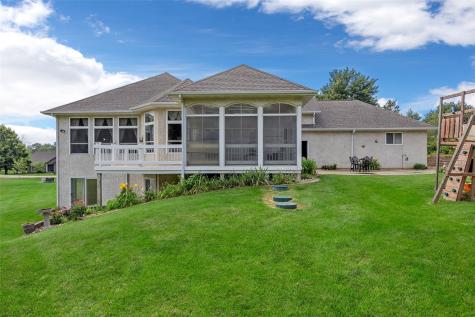 8401 Santa Maria Drive SW Cedar Rapids IA 52404
