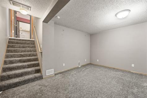 7700 Pin Tail Drive NE Cedar Rapids IA 52402