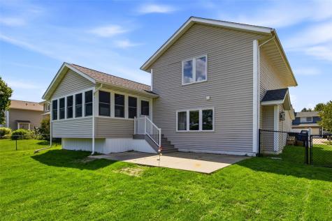 7700 Pin Tail Drive NE Cedar Rapids IA 52402