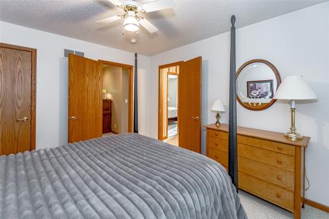4675 Leprechaun Lane Cedar Rapids IA 52411