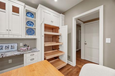 10 Oakridge Avenue Iowa City IA 52246
