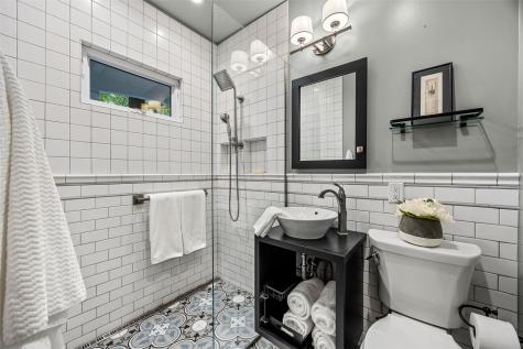 10 Oakridge Avenue Iowa City IA 52246