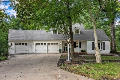 10 Oakridge Avenue Iowa City IA 52246