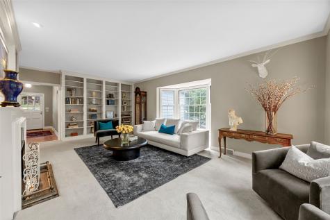 10 Oakridge Avenue Iowa City IA 52246
