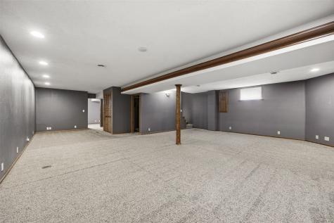 306 Agape Avenue Urbana IA 52345