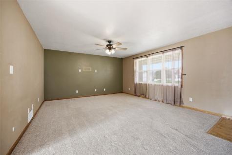306 Agape Avenue Urbana IA 52345