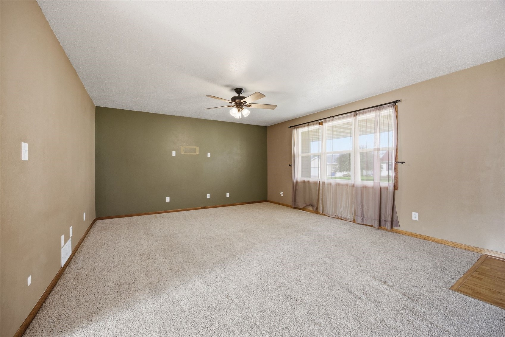 306 Agape Avenue Urbana IA 52345