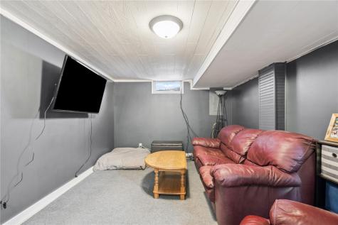 297 6th Avenue Marion IA 52302