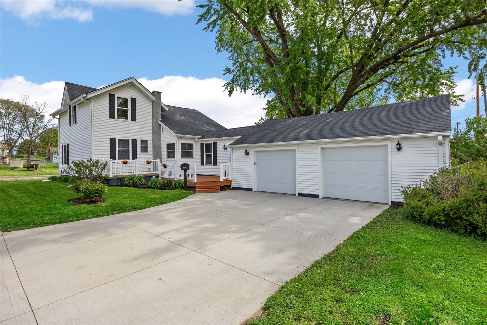 421 W 5th Street Monticello IA 52310