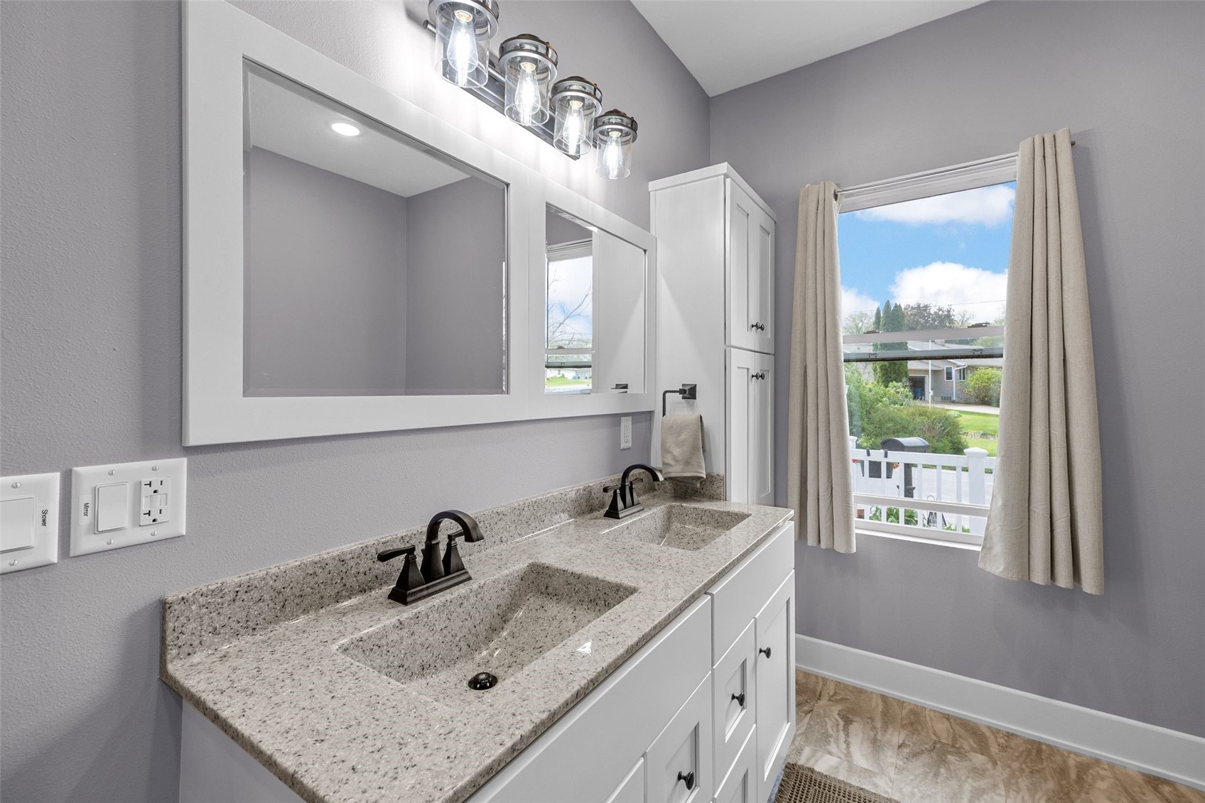 421 W 5th Street Monticello IA 52310