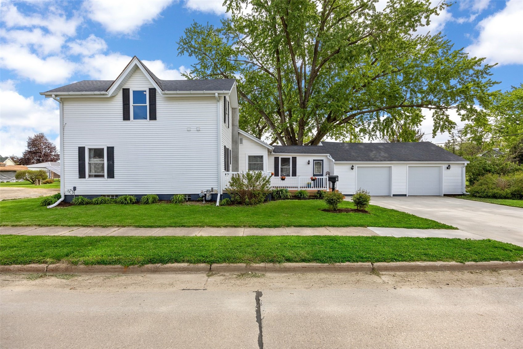 421 W 5th Street Monticello IA 52310