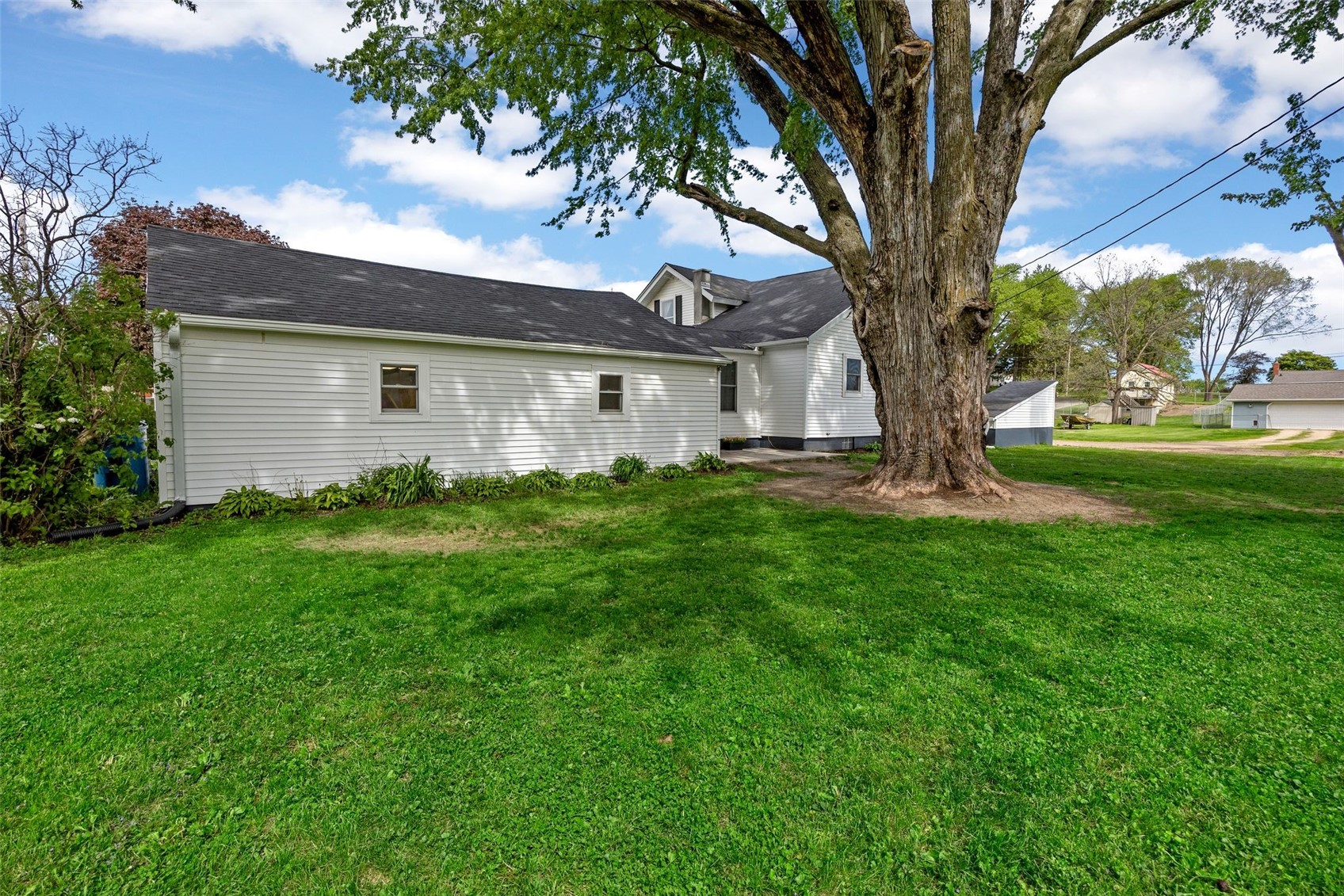 421 W 5th Street Monticello IA 52310