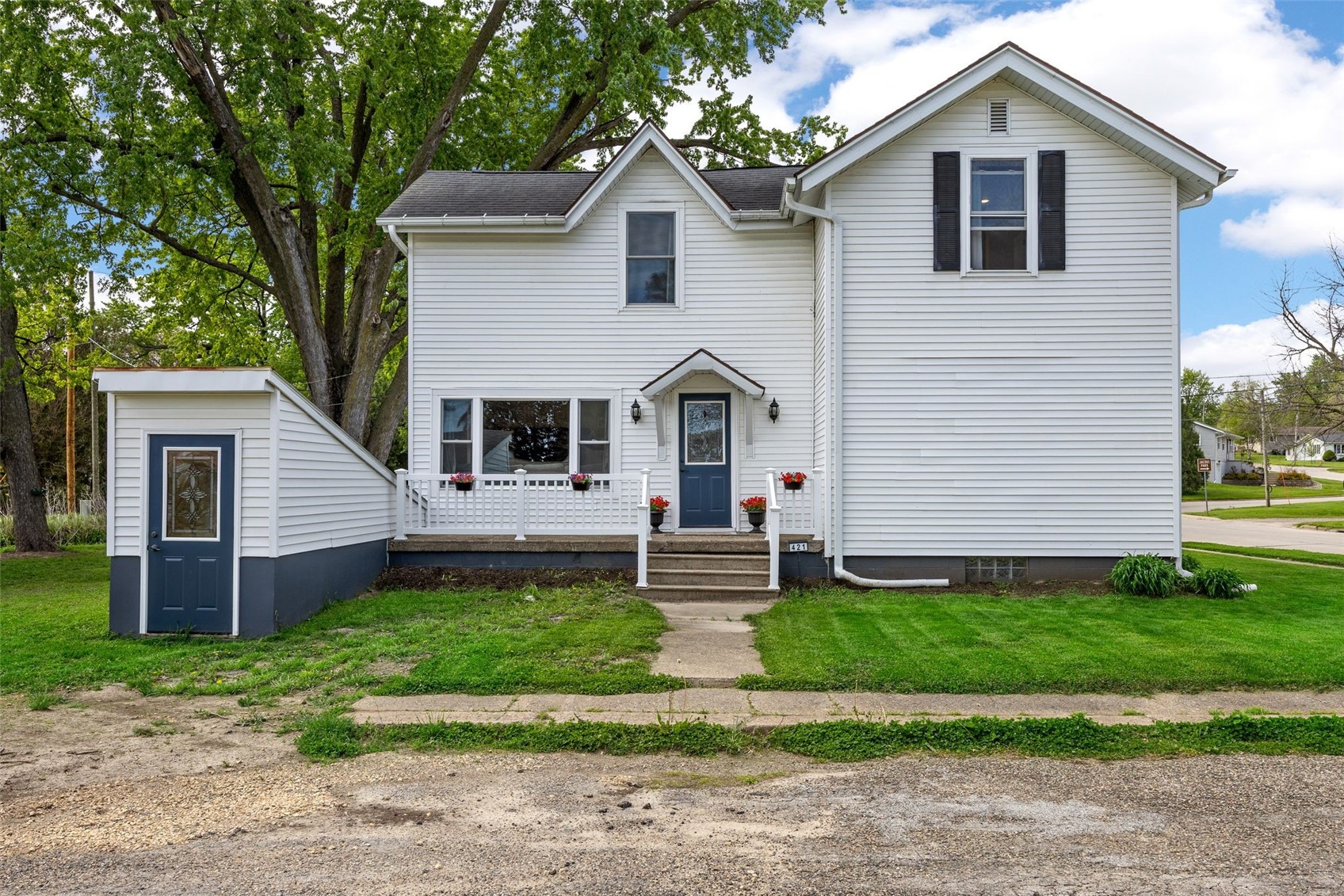 421 W 5th Street Monticello IA 52310