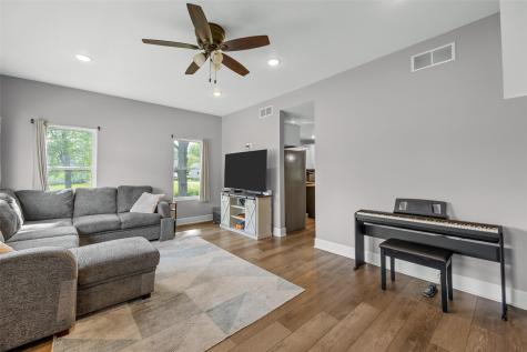 421 W 5th Street Monticello IA 52310