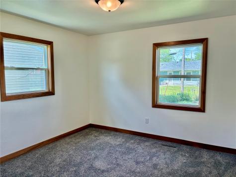 272 Peace Avenue NW Cedar Rapids IA 52405