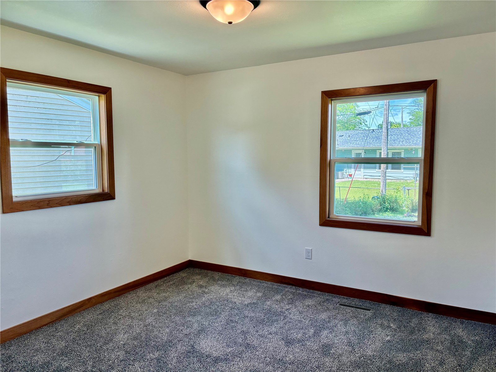 272 Peace Avenue NW Cedar Rapids IA 52405