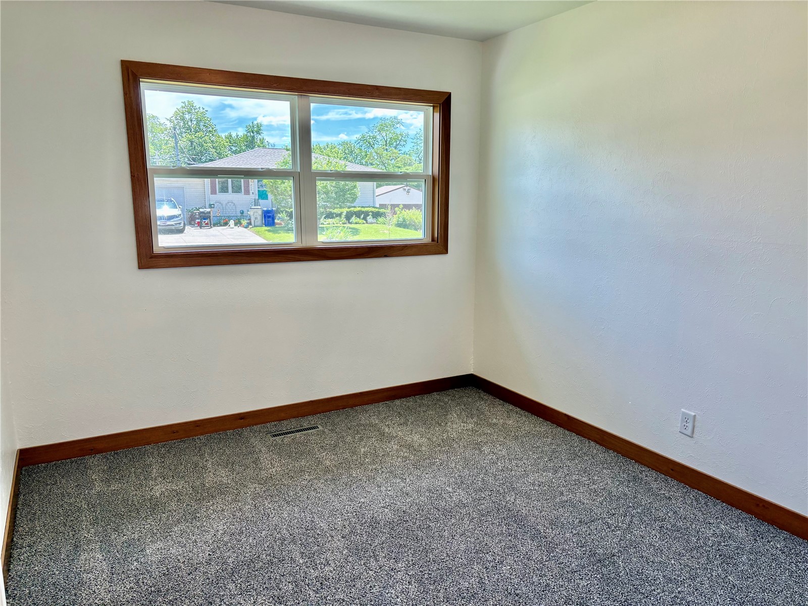 272 Peace Avenue NW Cedar Rapids IA 52405
