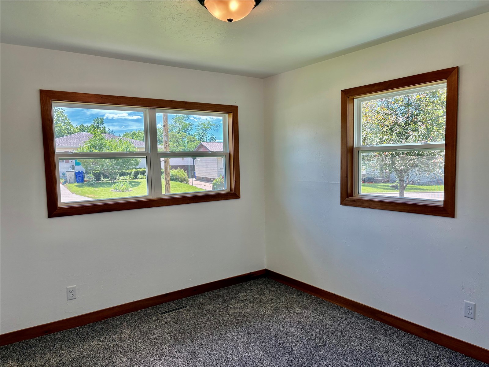 272 Peace Avenue NW Cedar Rapids IA 52405