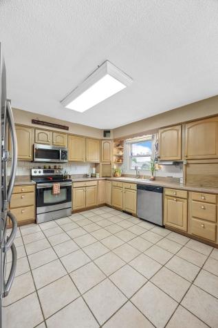 790 Leslie Court Robins IA 52328