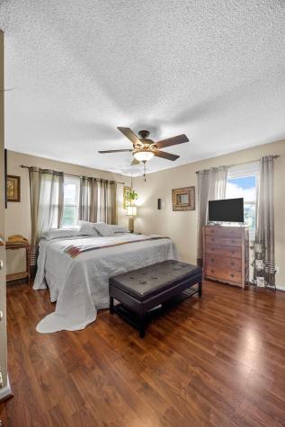 790 Leslie Court Robins IA 52328
