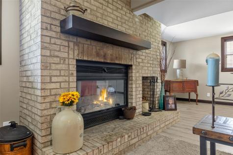 790 Leslie Court Robins IA 52328