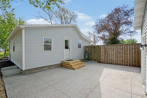 1403 West 3rd Street Vinton IA 52349