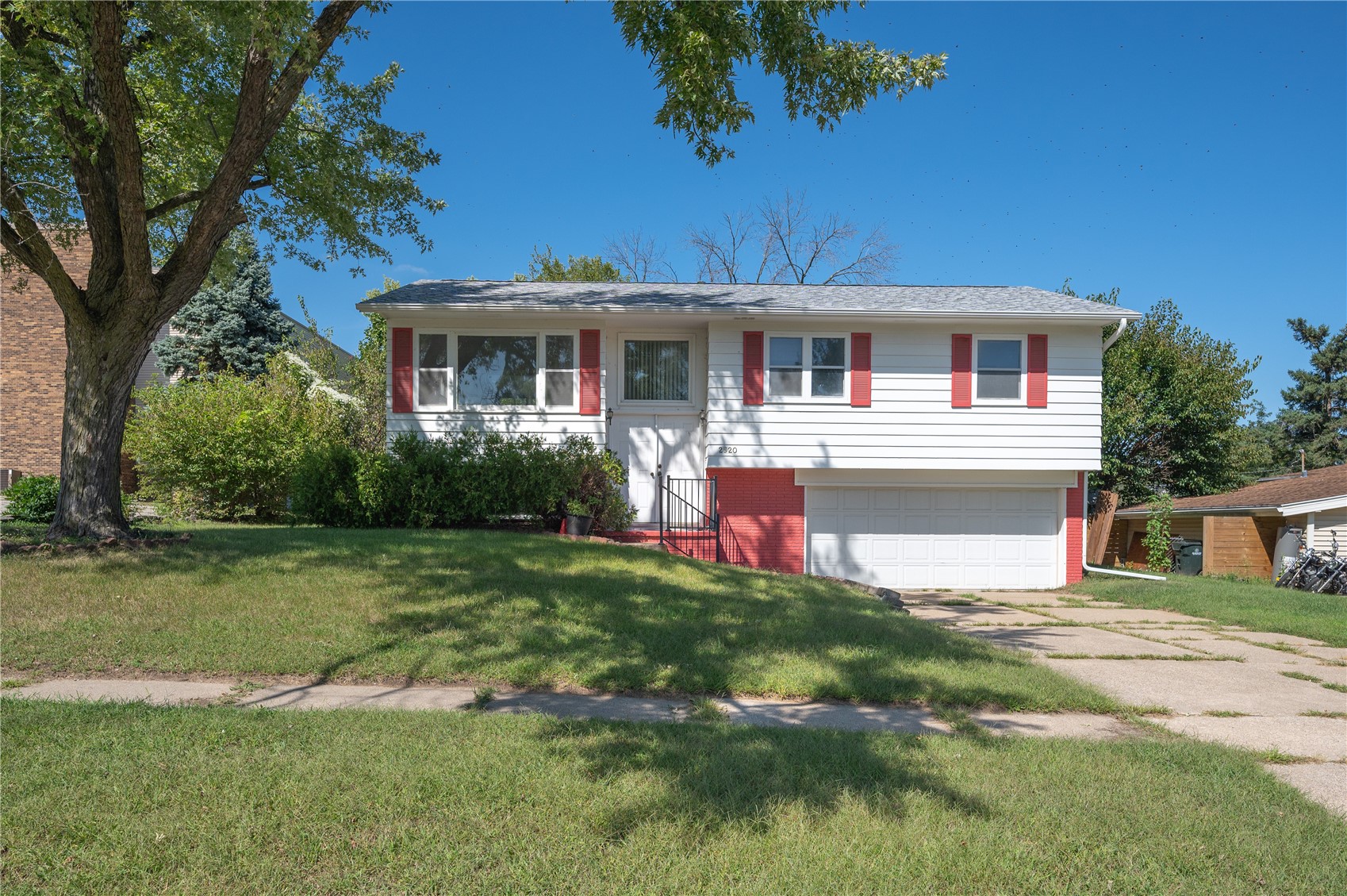 2520 Falbrook Drive NE Cedar Rapids IA 52402