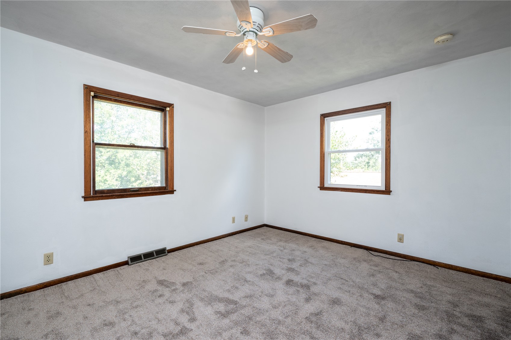2520 Falbrook Drive NE Cedar Rapids IA 52402