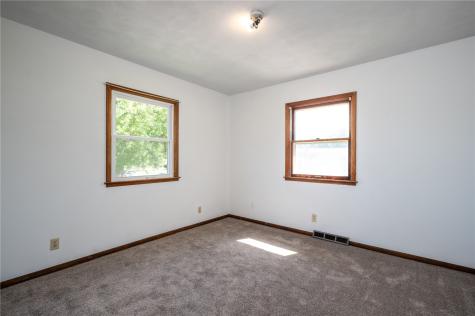 2520 Falbrook Drive NE Cedar Rapids IA 52402