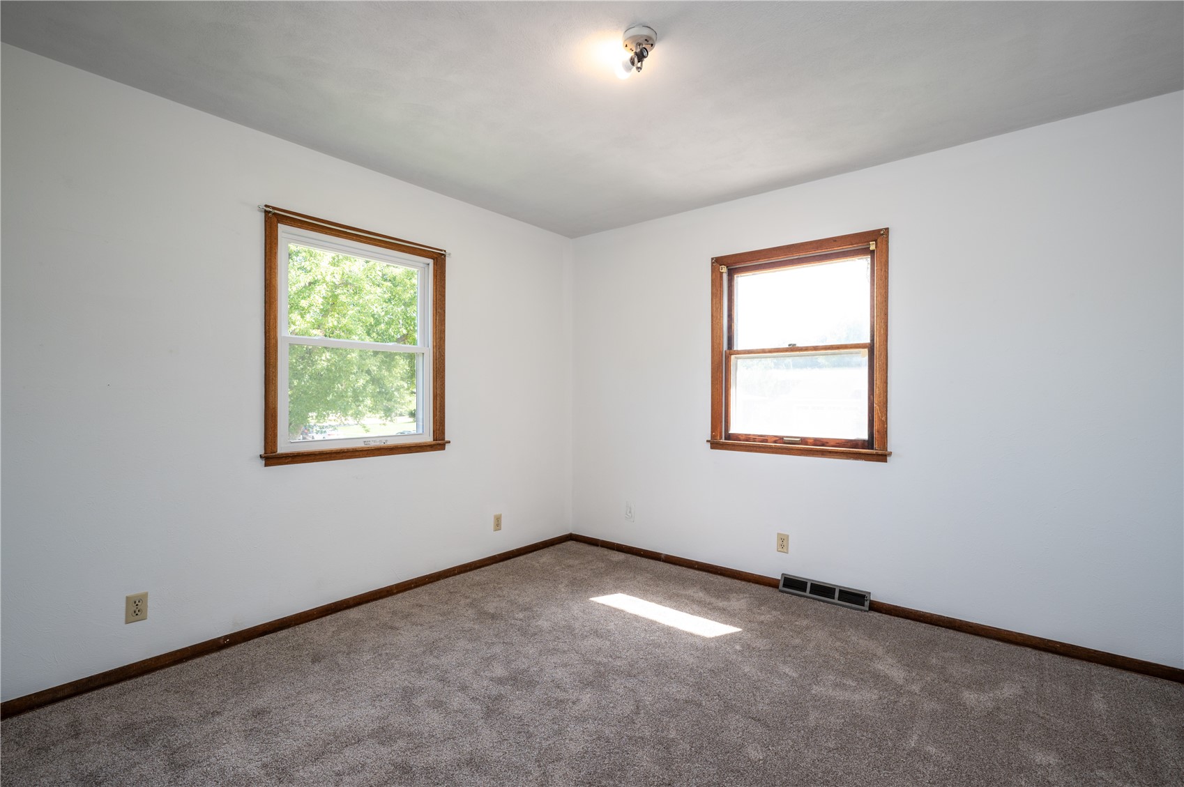 2520 Falbrook Drive NE Cedar Rapids IA 52402