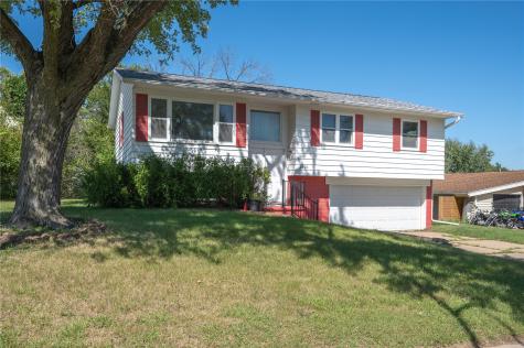 2520 Falbrook Drive NE Cedar Rapids IA 52402