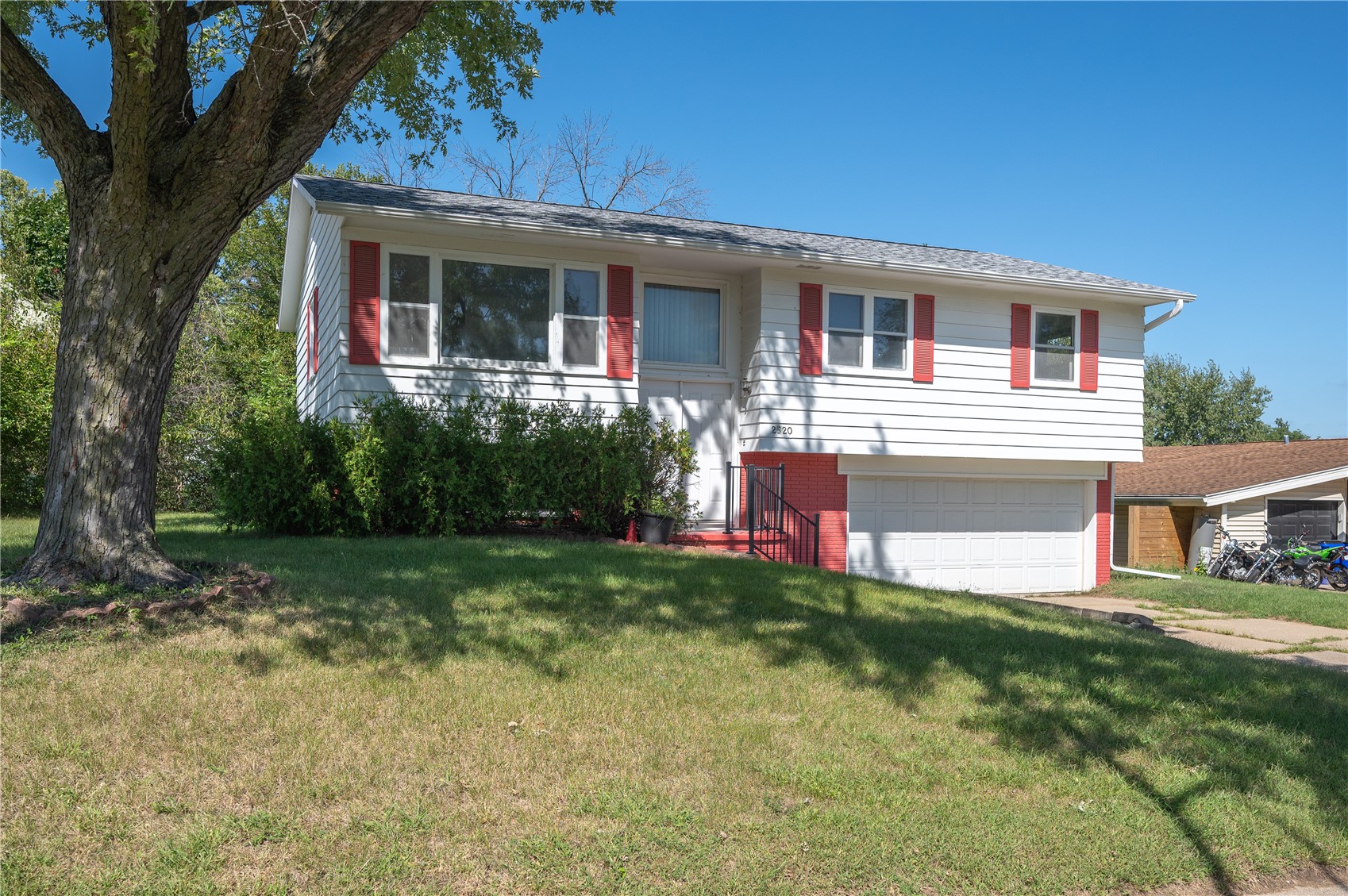 2520 Falbrook Drive NE Cedar Rapids IA 52402