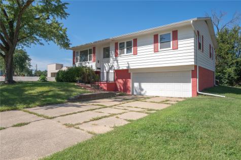 2520 Falbrook Drive NE Cedar Rapids IA 52402