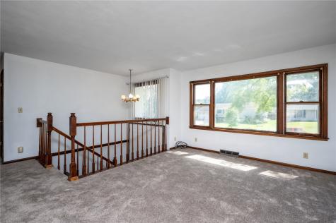 2520 Falbrook Drive NE Cedar Rapids IA 52402