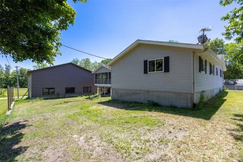 626 Grove Street Central City IA 52214