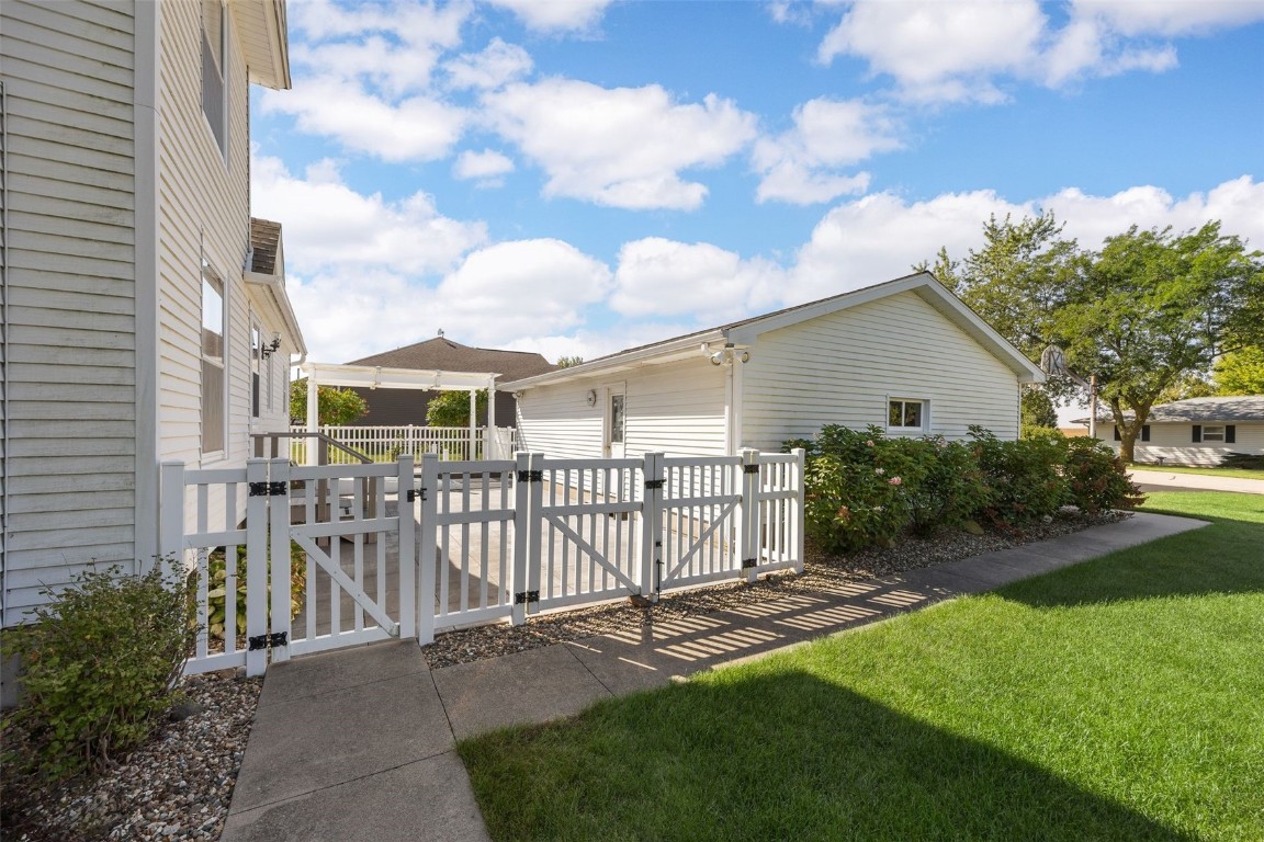 609 South Street Ryan IA 52330