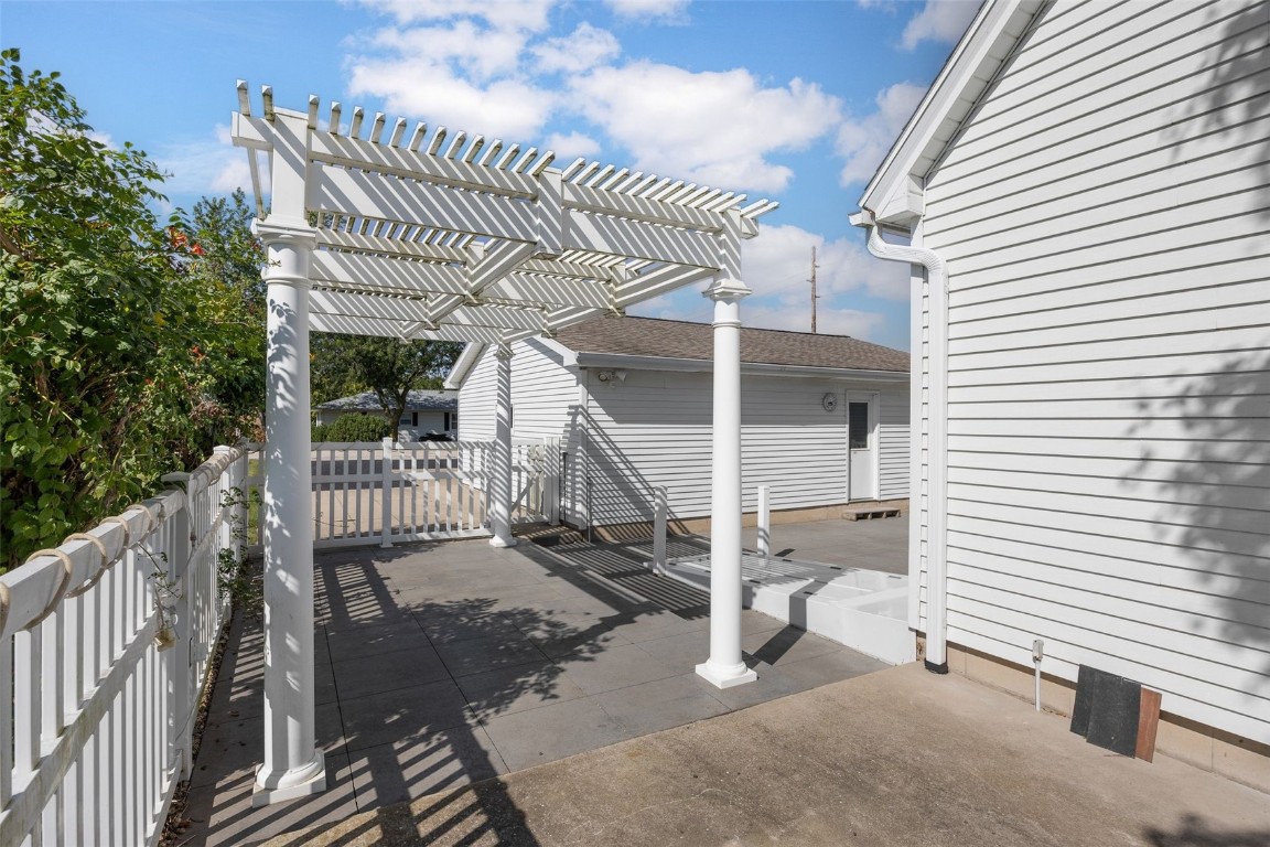 609 South Street Ryan IA 52330