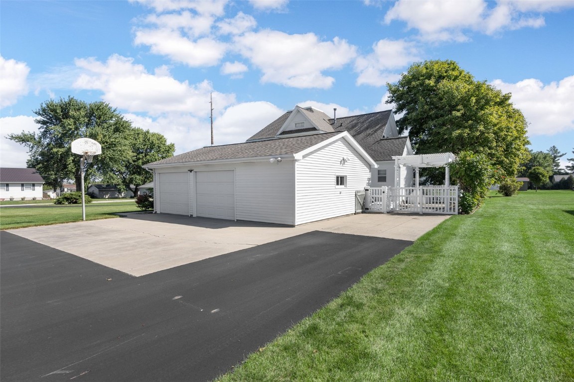 609 South Street Ryan IA 52330