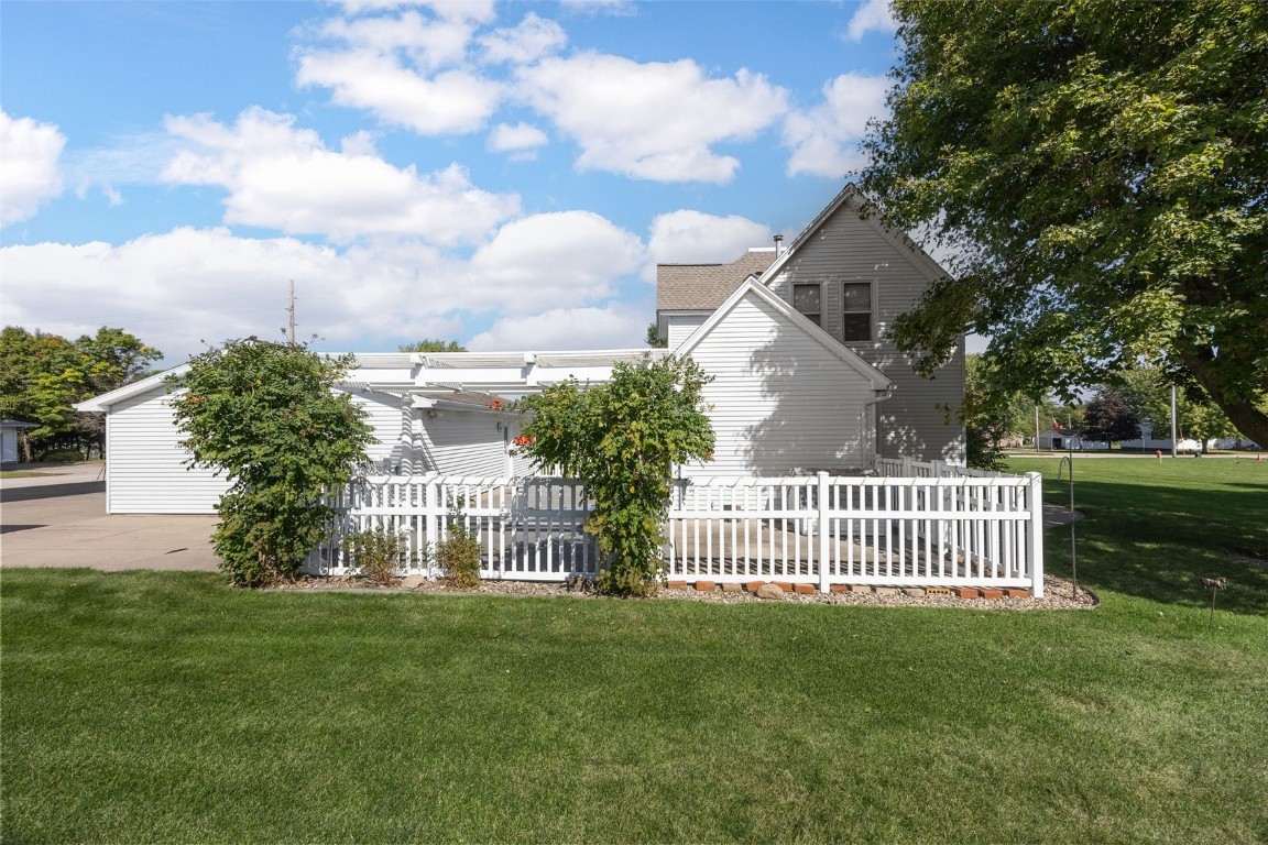 609 South Street Ryan IA 52330