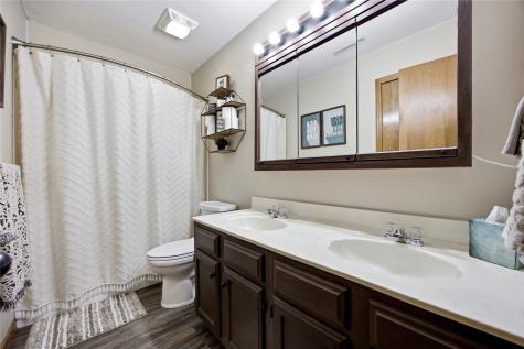 419 Rockvalley Drive SW Cedar Rapids IA 52404