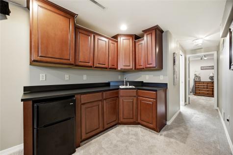 419 Rockvalley Drive SW Cedar Rapids IA 52404