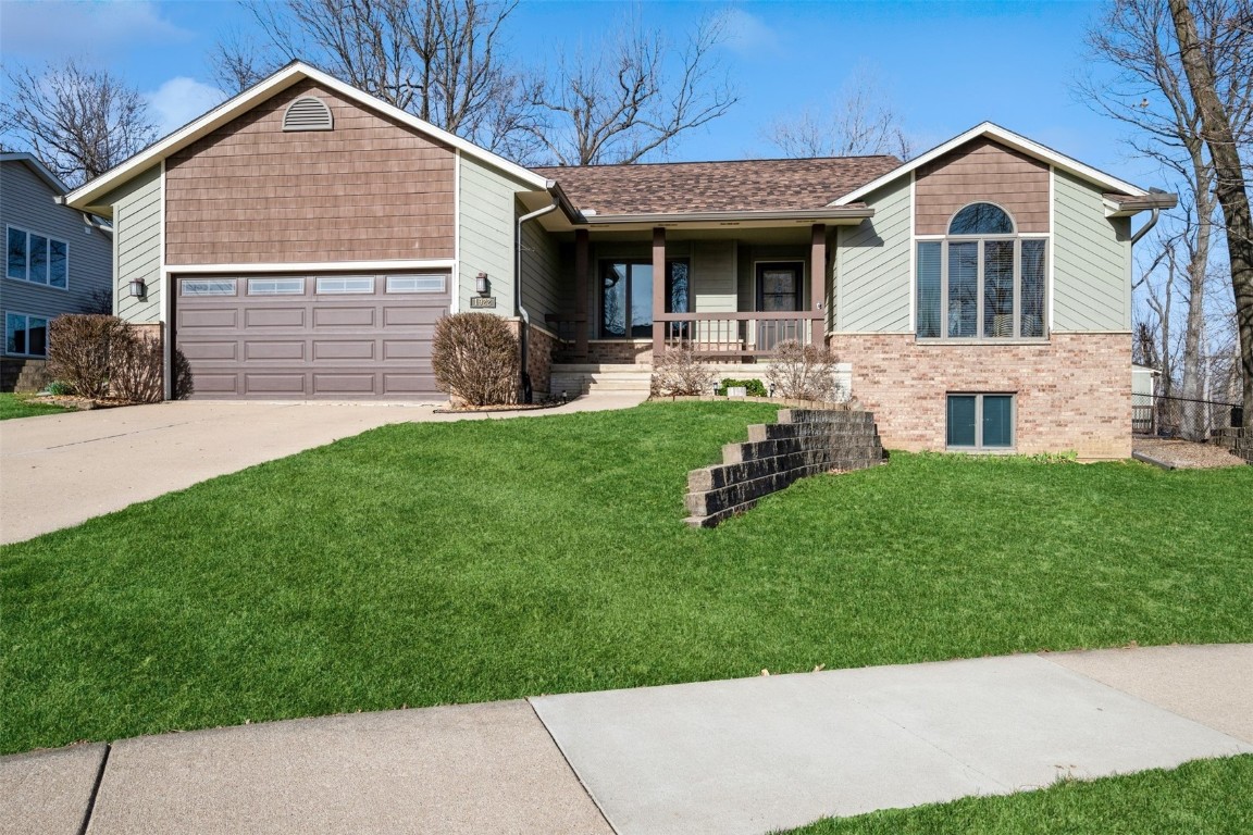 1922 Greentree Court NW Cedar Rapids IA 52405