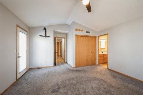 1922 Greentree Court NW Cedar Rapids IA 52405