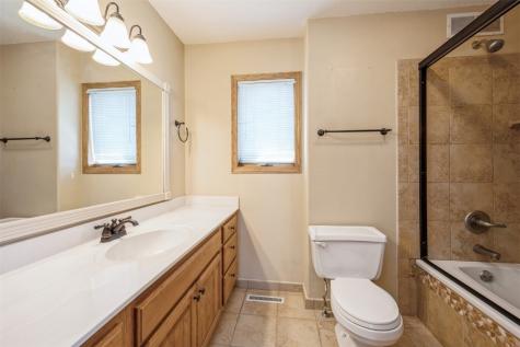 1922 Greentree Court NW Cedar Rapids IA 52405
