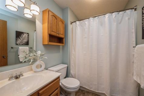 1922 Greentree Court NW Cedar Rapids IA 52405