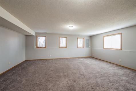 1922 Greentree Court NW Cedar Rapids IA 52405