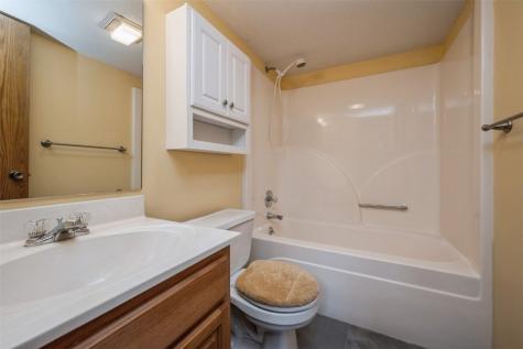 1922 Greentree Court NW Cedar Rapids IA 52405