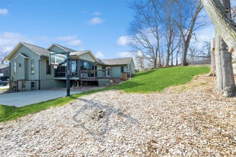 1922 Greentree Court NW Cedar Rapids IA 52405