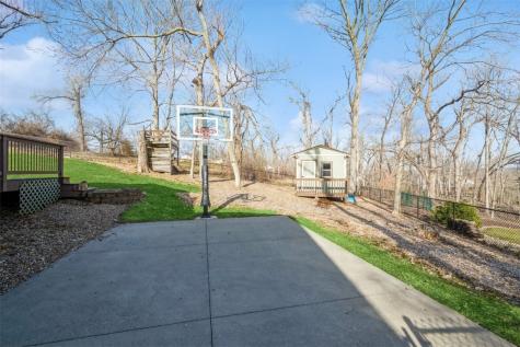 1922 Greentree Court NW Cedar Rapids IA 52405