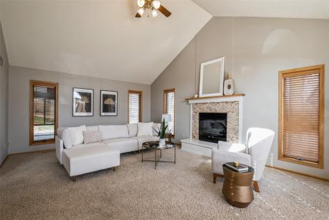 1922 Greentree Court NW Cedar Rapids IA 52405